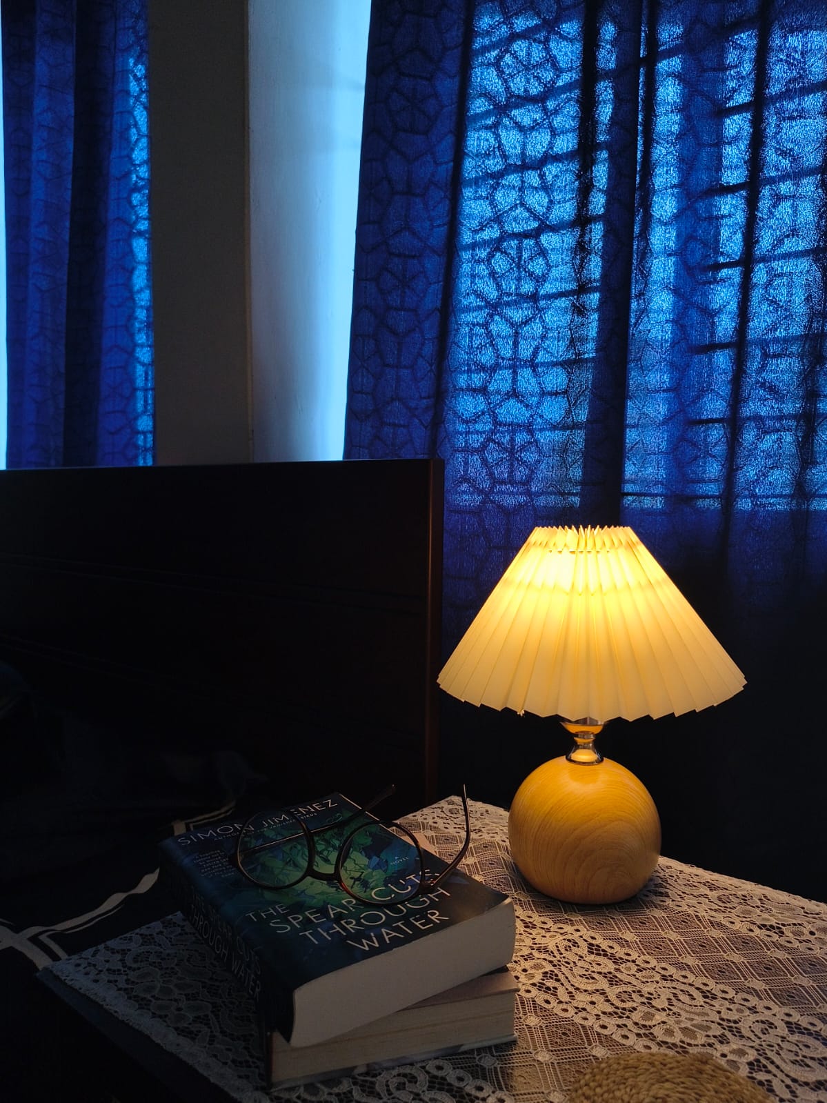 Elegant Wooden Table Lamp - Image 4