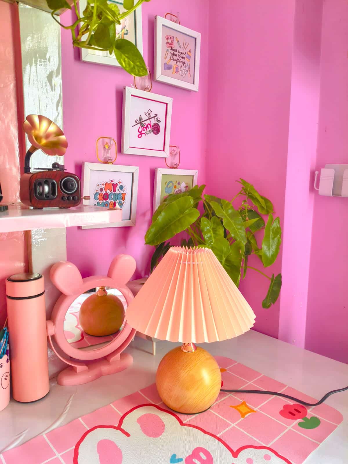 Elegant Wooden Table Lamp - Image 3